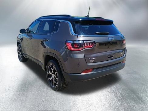 Used 2024 Jeep Compass Limited AWD/4WD image 3