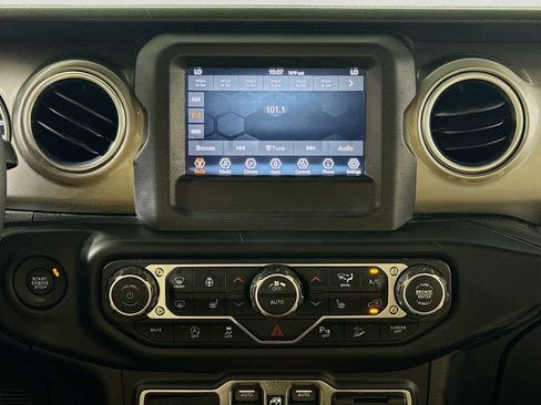 Used 2018 Jeep Wrangler Unlimited Sahara w/ Safety Group AWD/4WD image 14