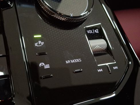 Used 2025 BMW i5 eDrive40i w/ M Sport Package image 21