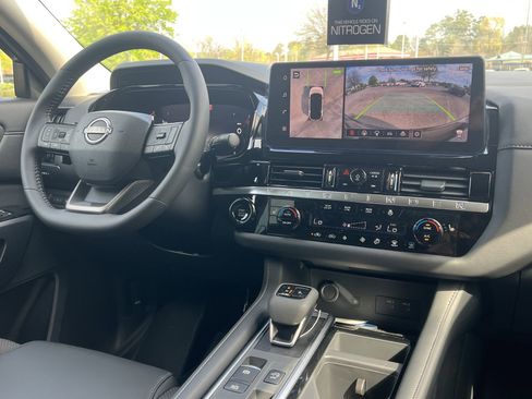 New 2026 Nissan Pathfinder SL image 3