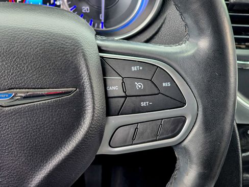 Used 2018 Chrysler 300 Touring image 35