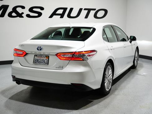 Used 2020 Toyota Camry XLE image 8