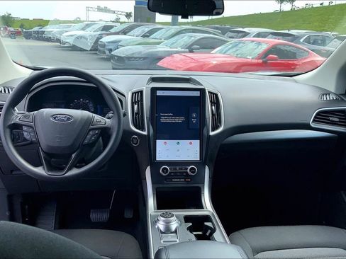 Used 2022 Ford Edge SE w/ Black Appearance Package AWD/4WD image 9