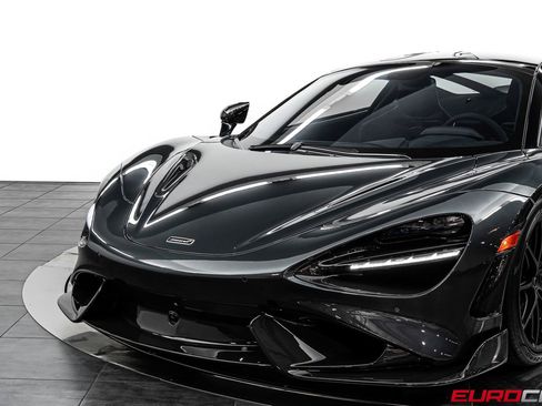 Used 2021 McLaren 765LT RWD image 18