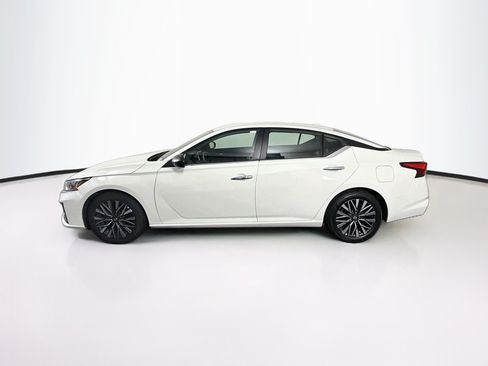 Used 2025 Nissan Altima 2.5 SV FWD image 4