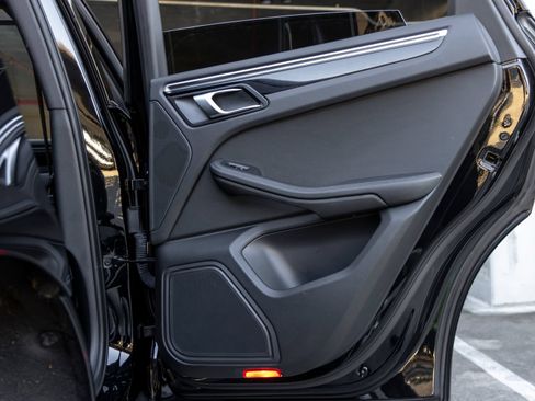 Certified 2021 Porsche Macan AWD/4WD image 48