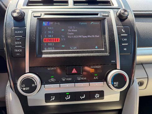 Used 2014 Toyota Camry LE FWD image 17