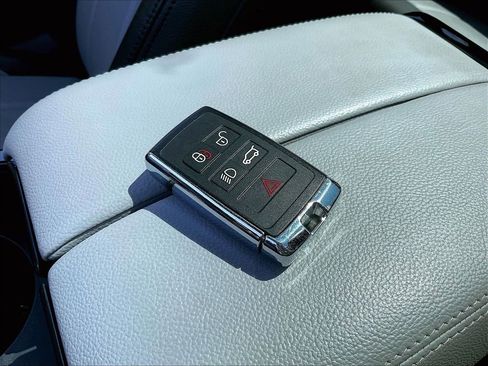 Used 2023 Land Rover Range Rover Evoque R-Dynamic SE AWD/4WD image 35