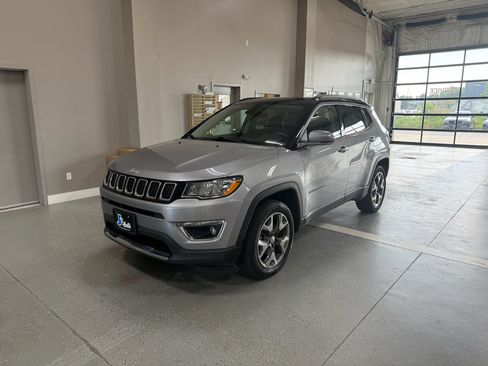 Used 2018 Jeep Compass Limited w/ Navigation Group AWD/4WD image 2