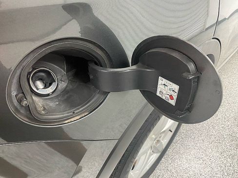 Used 2017 Ford Explorer XLT image 14