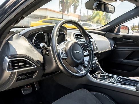 Used 2018 Jaguar XE S RWD image 6