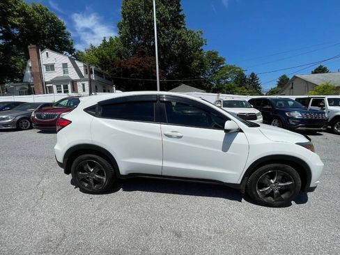 Used 2018 Honda HR-V LX image 5