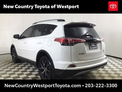 Used 2018 Toyota RAV4 SE image 5