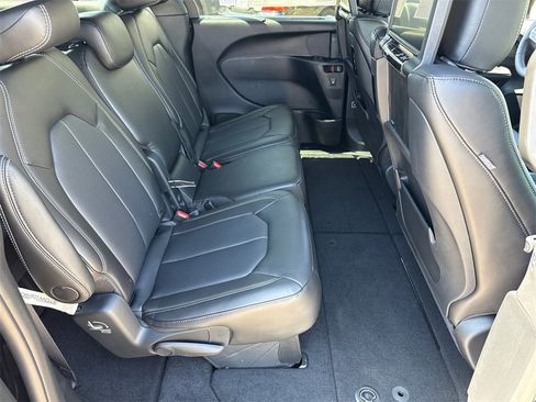 New 2025 Chrysler Pacifica Select w/ Uconnect Theater Family Group image 17