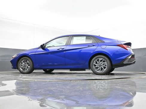 New 2024 Hyundai Elantra Blue image 11