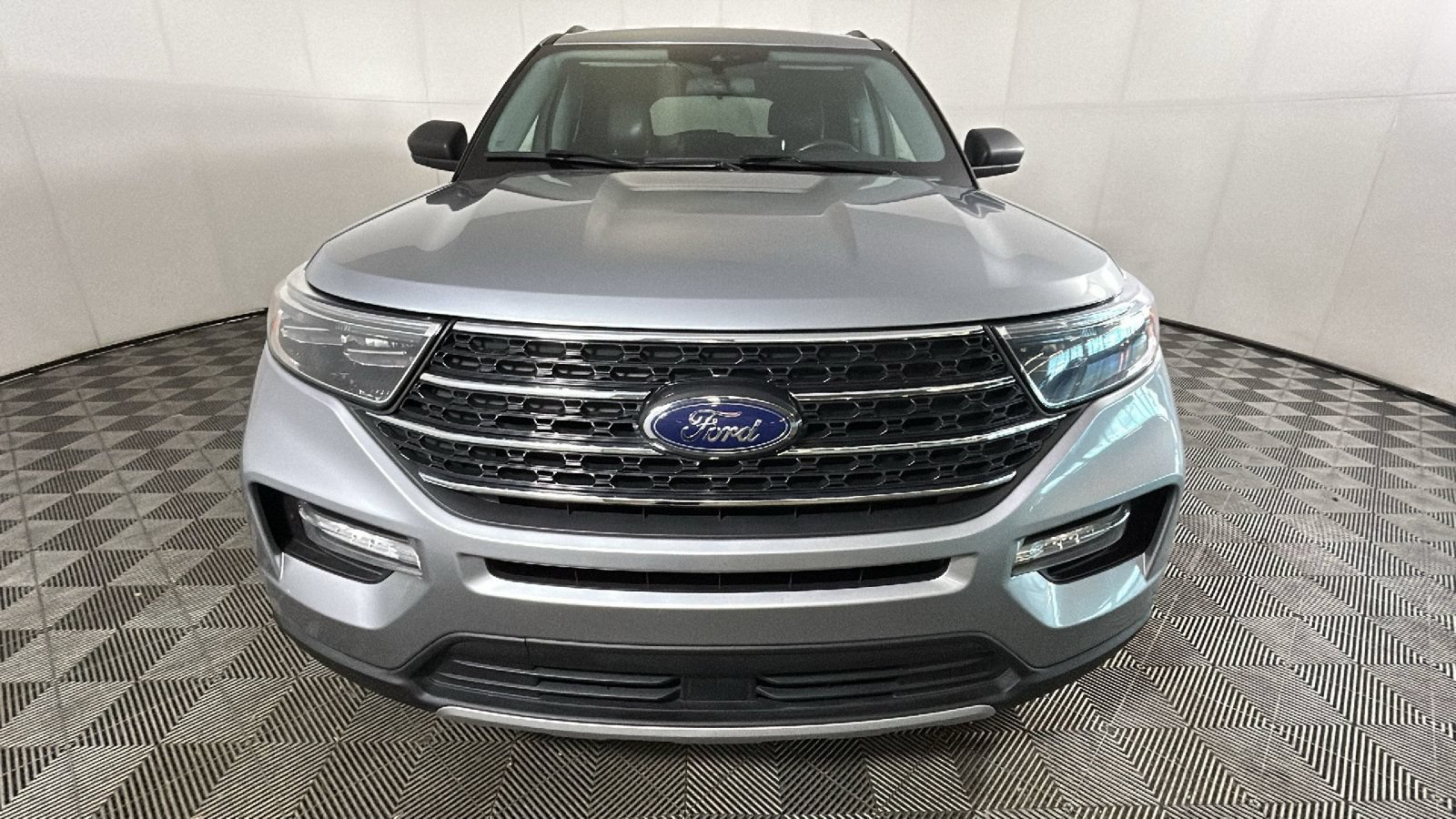 Used 2022 Ford Explorer XLT AWD/4WD image 8