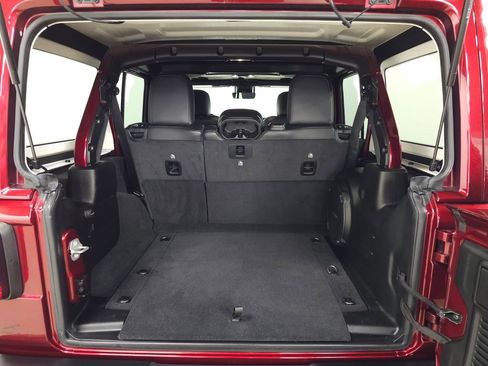 Used 2021 Jeep Wrangler Unlimited Rubicon w/ Xtreme Recon 35" Tire Package AWD/4WD image 6