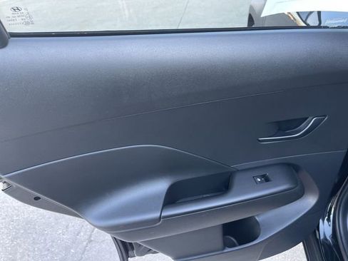 Used 2025 Hyundai Kona SEL image 12