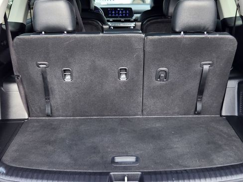 Certified 2025 Kia Telluride EX w/ EX Captain's Chair Package image 15