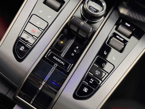 Used 2025 Aston Martin Vanquish image 11