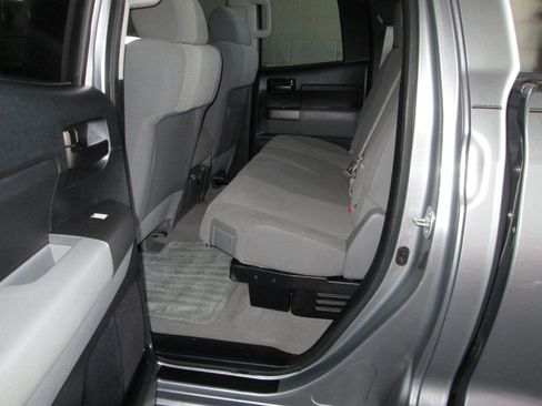 Used 2011 Toyota Tundra 4x4 Double Cab w/ Tow Pkg image 21