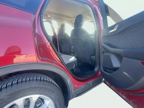 Certified 2020 Ford Escape SE image 17