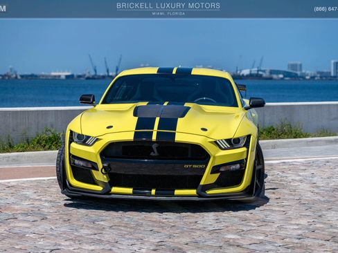 Used 2021 Ford Mustang Shelby GT500 w/ Carbon Fiber Track Pack RWD image 2