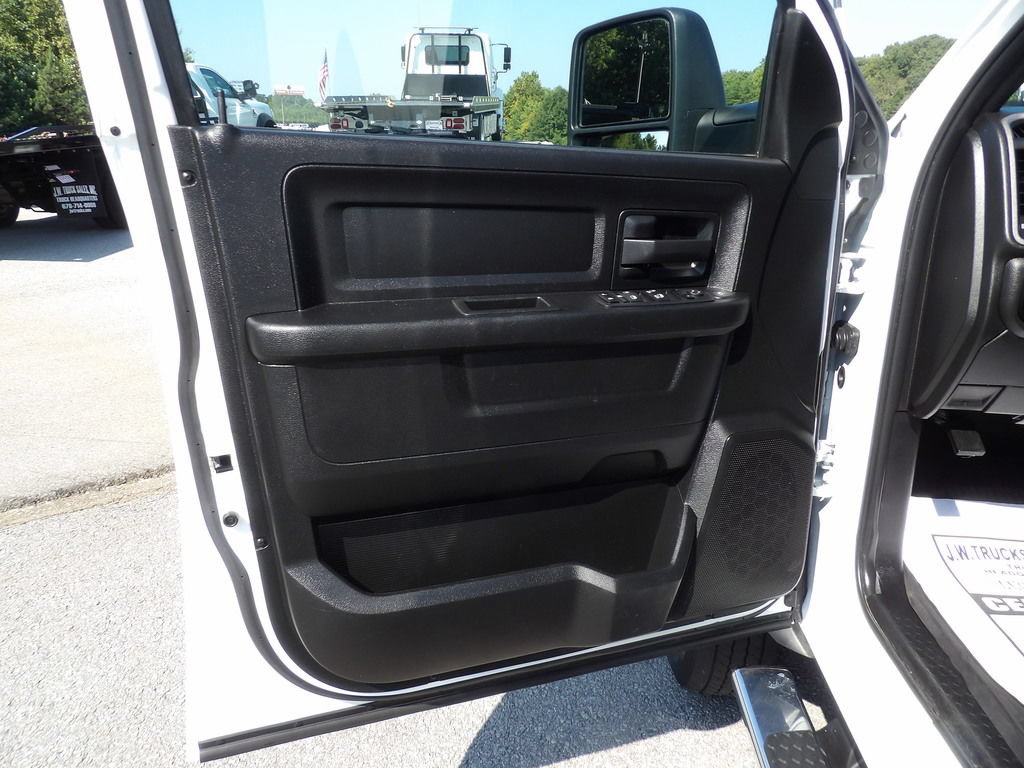 Used 2024 RAM 5500 4x4 Crew Cab image 14