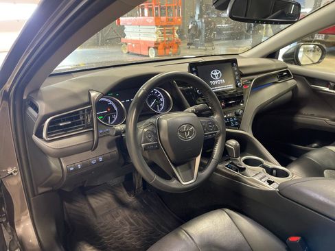 Used 2024 Toyota Camry XLE FWD image 11