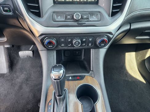 Used 2018 GMC Acadia SLE FWD image 24