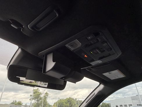 Used 2025 Toyota 4Runner Limited AWD/4WD image 33