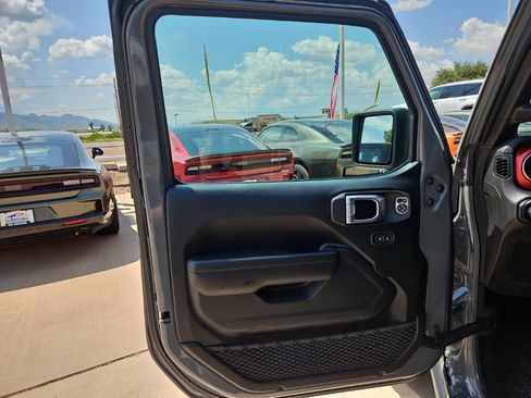 Used 2021 Jeep Wrangler Unlimited Rubicon AWD/4WD image 11