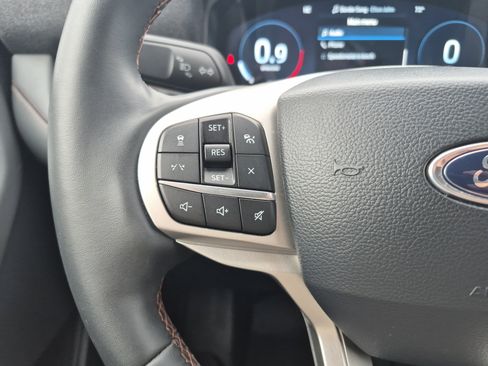 Used 2025 Ford Explorer Active image 23