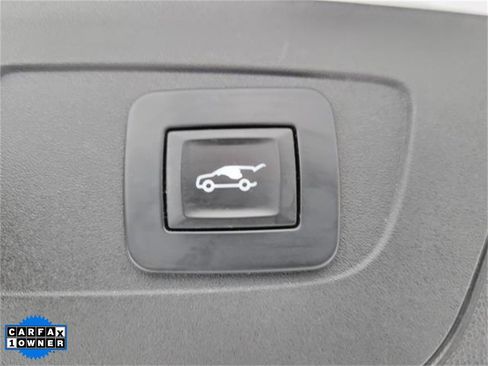 Used 2019 Buick Regal Essence w/ Sights and Sounds Package image 8