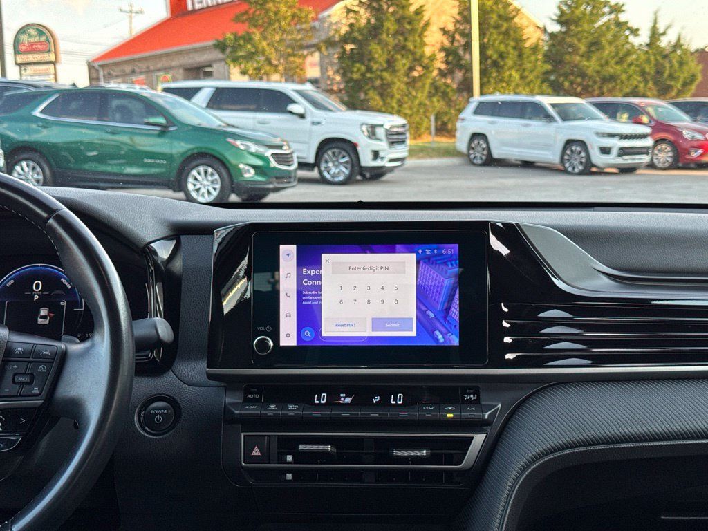 Used 2025 Toyota Camry SE FWD image 19
