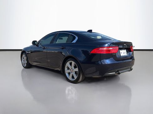 Used 2018 Jaguar XE Premium image 5
