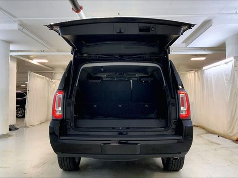 Used 2017 GMC Yukon SLT w/ Premium Edition AWD/4WD image 33