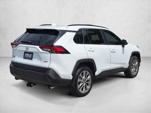 Used 2020 Toyota RAV4 XLE Premium FWD image 5