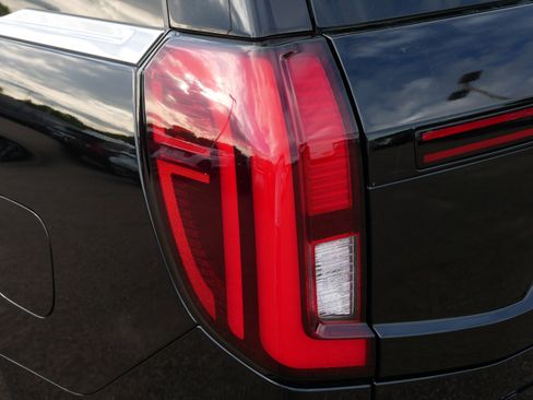 Used 2025 Ford Expedition Platinum AWD/4WD image 17