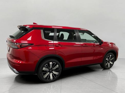 New 2025 Mitsubishi Outlander SE image 2