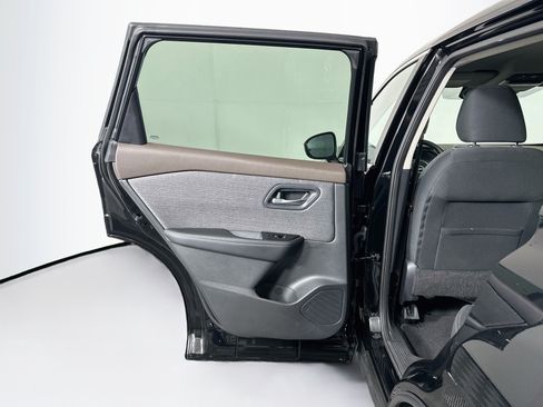 Used 2022 Nissan Rogue SV AWD/4WD image 25