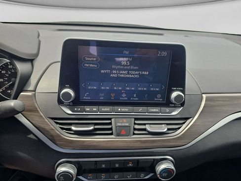 Used 2024 Nissan Altima 2.5 SV FWD image 21