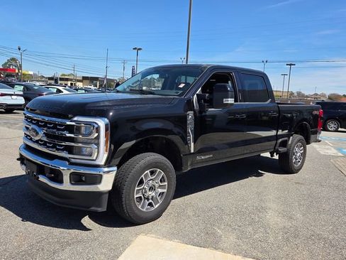 Used 2024 Ford F250 Lariat AWD/4WD image 3