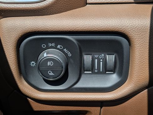 Used 2020 RAM 1500 Laramie AWD/4WD image 30