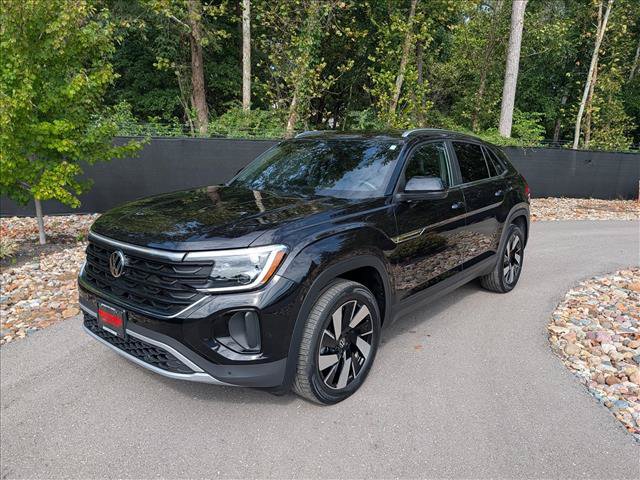 Used 2024 Volkswagen Atlas Cross Sport SE AWD/4WD image 1
