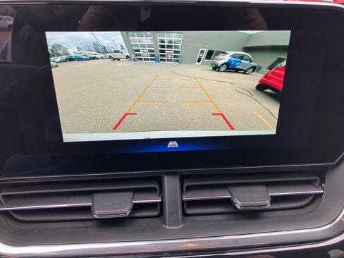 Used 2025 Chevrolet Trax ACTIV w/ Driver Confidence Package FWD image 11