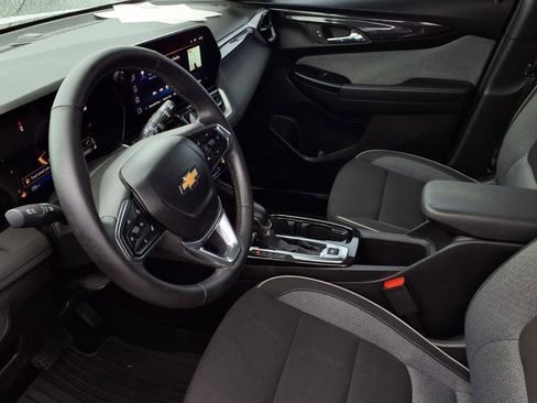 Used 2024 Chevrolet TrailBlazer LT w/ LT Cold Weather Package FWD image 17