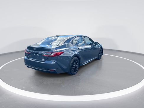 Used 2026 Toyota Camry SE FWD image 9