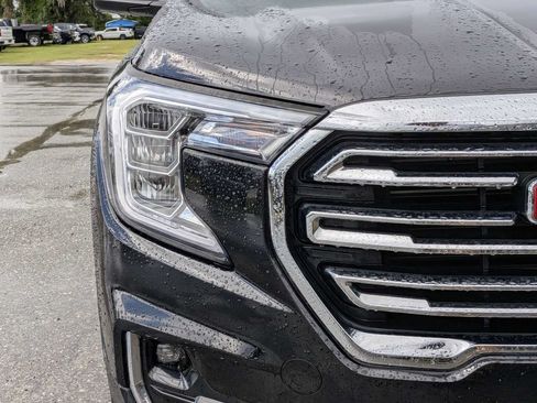 Used 2024 GMC Terrain SLT AWD/4WD image 9