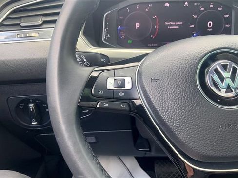 Used 2020 Volkswagen Tiguan SEL AWD/4WD image 21